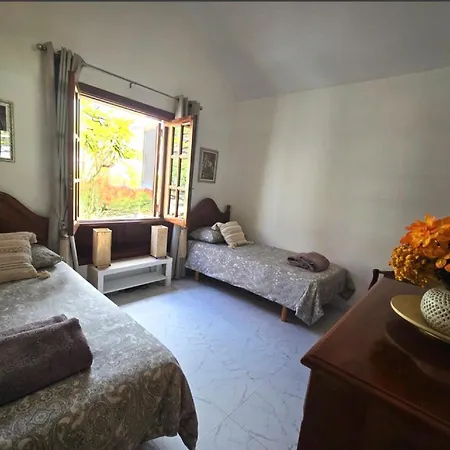 Casa Casablanca Carlos Park, Tranquil Yet Area 15 Minutes Walk To Town Centre