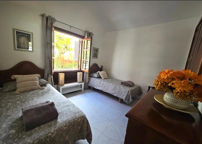 Casa Casablanca Carlos Park, Tranquil Yet Area 15 Minutes Walk To Town Centre