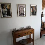 Feriehus Casa Casablanca Carlos Park, Tranquil Yet Area 15 Minutes Walk To Town Centre Playa Blanca (Lanzarote)