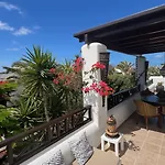 Feriehus Casa Casablanca Carlos Park, Tranquil Yet Area 15 Minutes Walk To Town Centre Playa Blanca (Lanzarote)