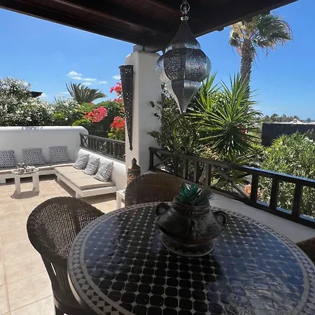 Casa Casablanca Carlos Park, Tranquil Yet Area 15 Minutes Walk To Town Centre