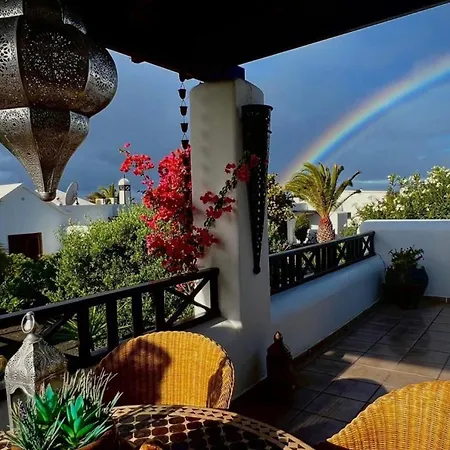 Casa Casablanca Carlos Park, Tranquil Yet Area 15 Minutes Walk To Town Centre Feriehus