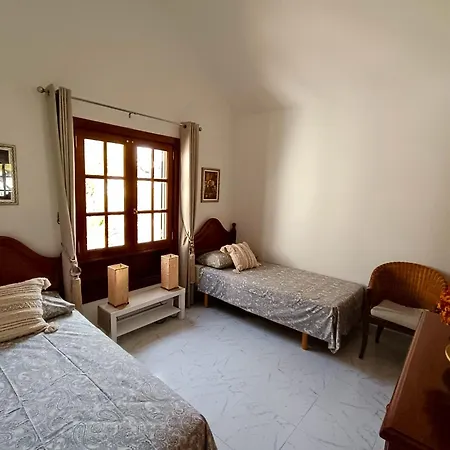 Casa Casablanca Carlos Park, Tranquil Yet Area 15 Minutes Walk To Town Centre * 普拉亚布兰卡