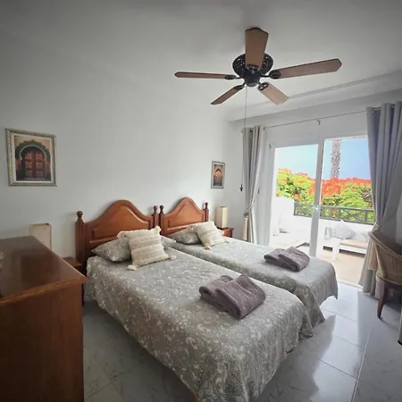 Casa Casablanca Carlos Park, Tranquil Yet Area 15 Minutes Walk To Town Centre *