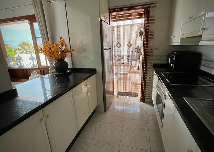 Feriehus Casa Casablanca Carlos Park, Tranquil Yet Area 15 Minutes Walk To Town Centre Playa Blanca (Lanzarote)