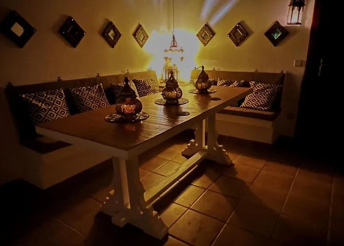 Casa Casablanca Carlos Park, Tranquil Yet Area 15 Minutes Walk To Town Centre Vakantiehuis *