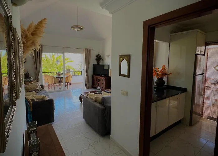 Casa Casablanca Carlos Park, Tranquil Yet Area 15 Minutes Walk To Town Centre Feriehus