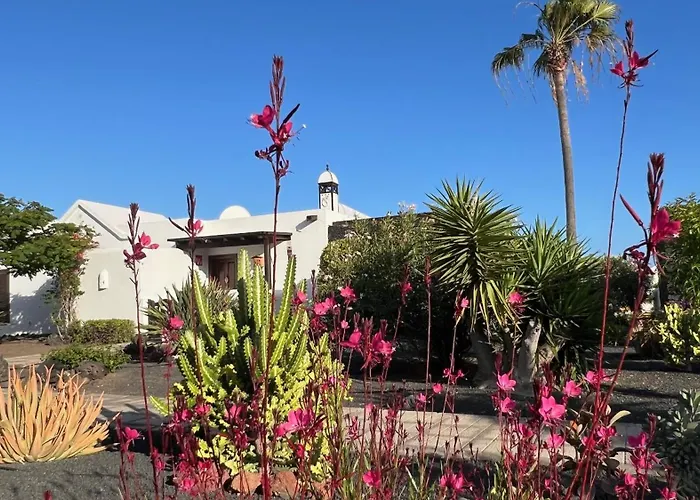 Casa Casablanca Carlos Park, Tranquil Yet Area 15 Minutes Walk To Town Centre Feriehus *