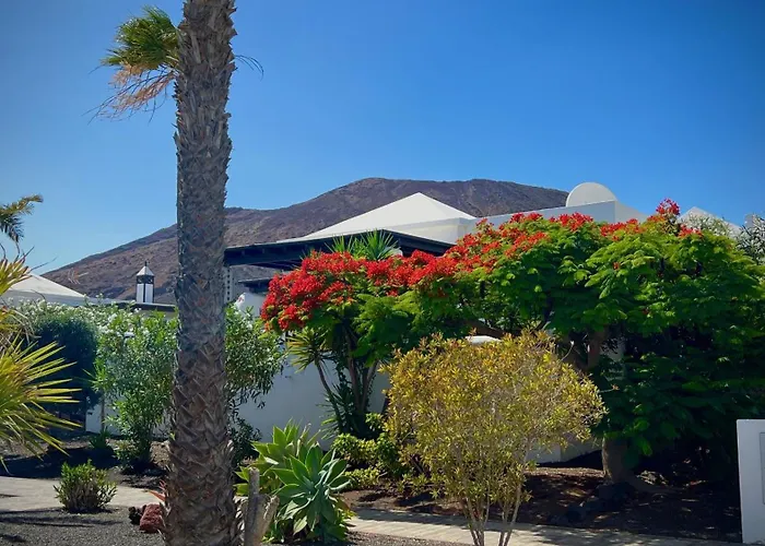 Casa Casablanca Carlos Park, Tranquil Yet Area 15 Minutes Walk To Town Centre Σπίτι διακοπών *