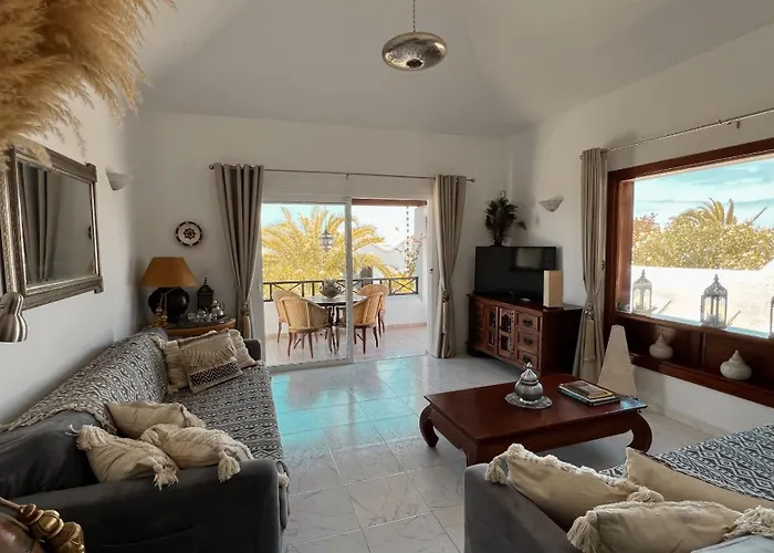 Feriehus Casa Casablanca Carlos Park, Tranquil Yet Area 15 Minutes Walk To Town Centre *