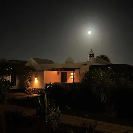 Casa Casablanca Carlos Park, Tranquil Yet Area 15 Minutes Walk To Town Centre * Playa Blanca (Lanzarote)