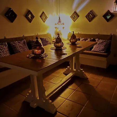 Casa Casablanca Carlos Park, Tranquil Yet Area 15 Minutes Walk To Town Centre Hébergement de vacances *